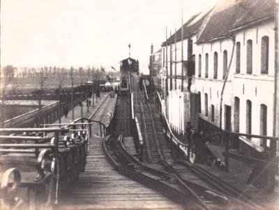 Ce manége est installé sur le boulevard qui à l'époque était plus calme, car il y avait beaucoup moins de circulation.